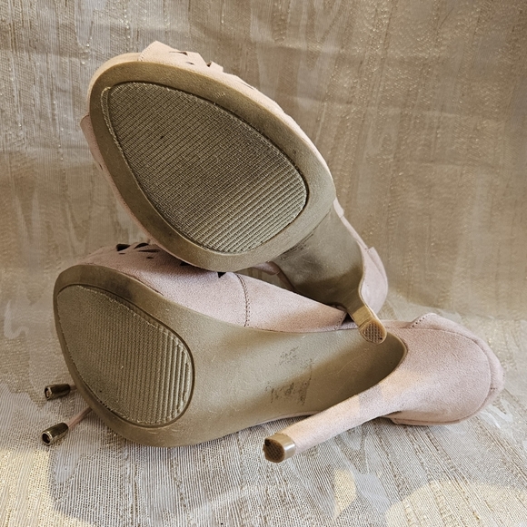 Beige Platform stilettos. Open Toe. Lace Up. Size 6.5 - Picture 3 of 12